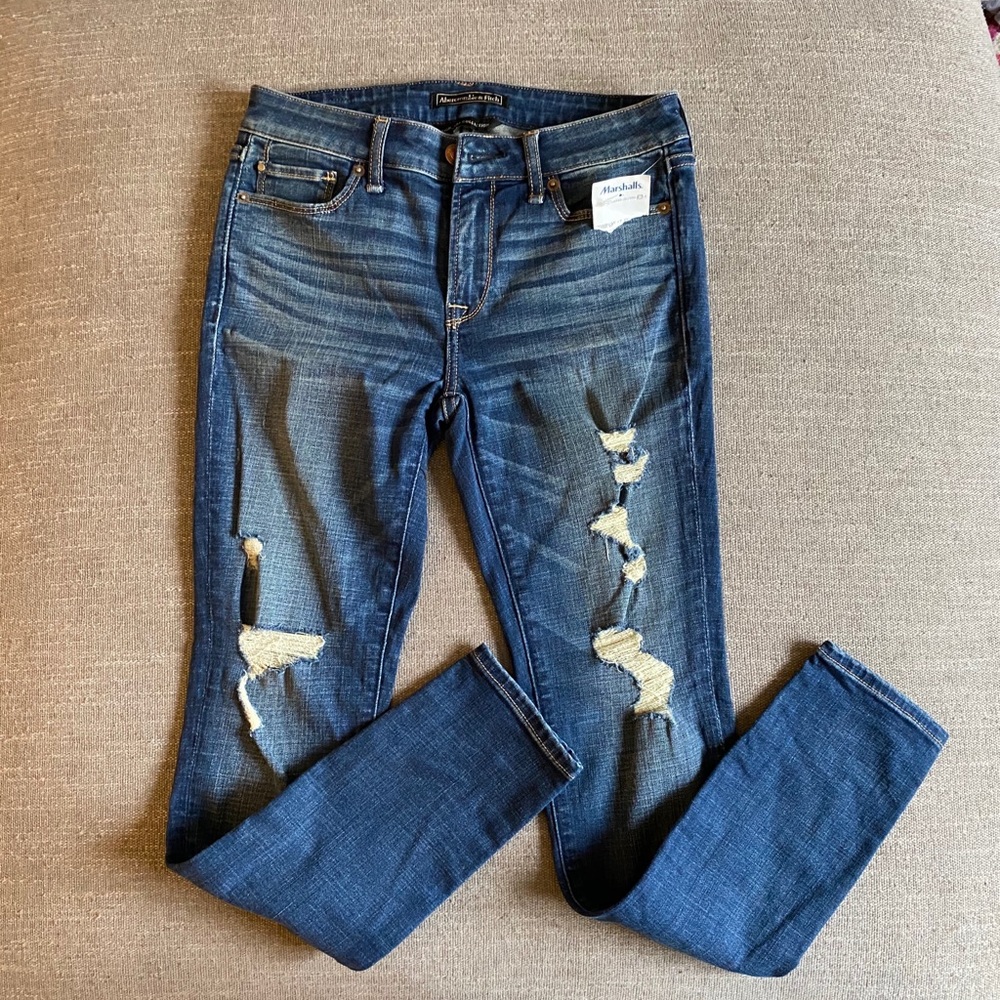 Abercrombie & Fitch Distressed Jegging NWT